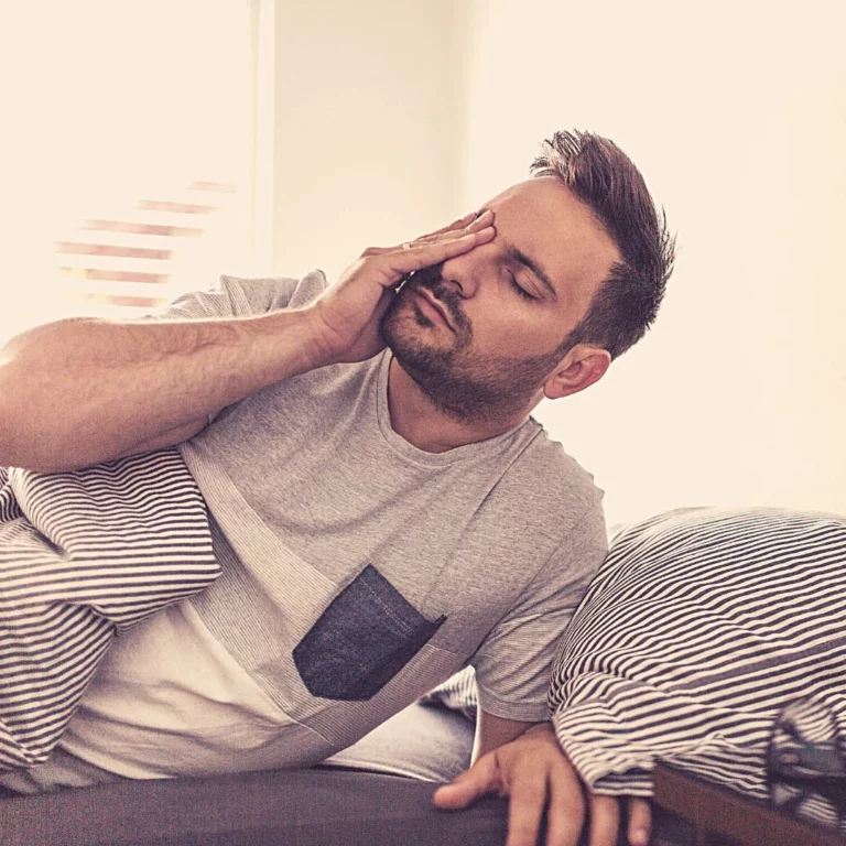 Dry Eyes Waking Up: Causes, Tips, Treatment