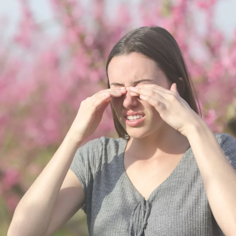 Corners Of Eye Itchy